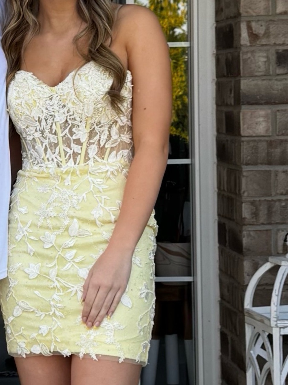 Sweetheart Lace Appliqué Homecoming Dress in Pale Yellow